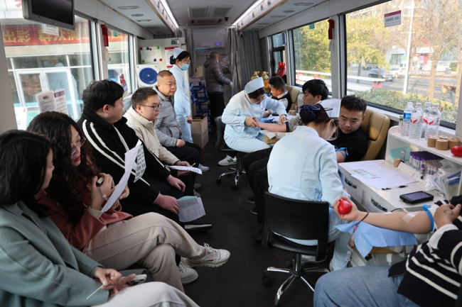 热血暖寒冬 爱心传真情——卧龙区法院组织无偿献血志愿活动